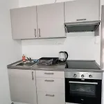 And Relax אוסטרוב